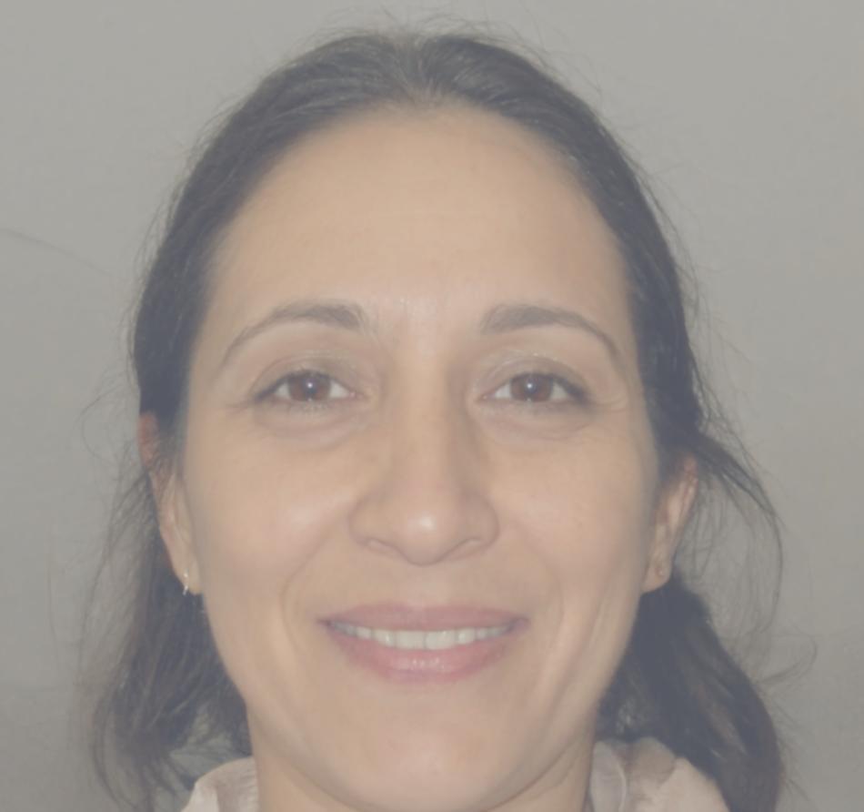 Instructora de yoga enfocada en diseño funcional de espacios